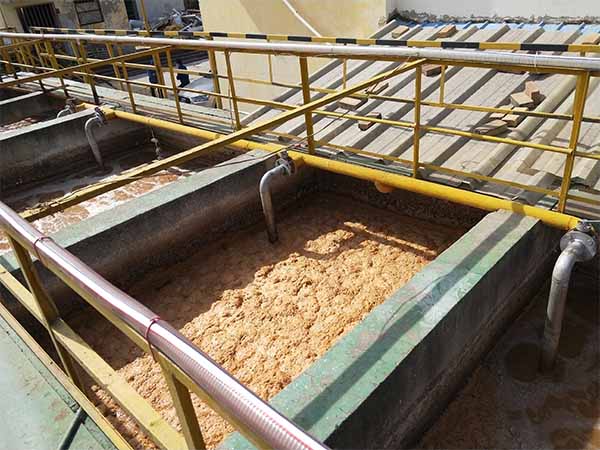 廢水處理現(xiàn)場(chǎng) 廢水處理現(xiàn)場(chǎng)